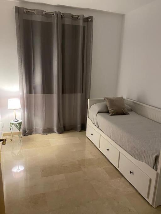 Central Estepona 3 Bed Apt With Pool And Parking Dış mekan fotoğraf