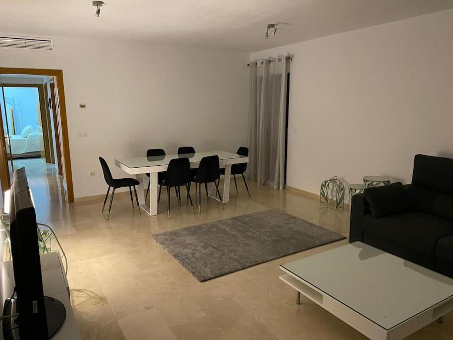 Central Estepona 3 Bed Apt With Pool And Parking Dış mekan fotoğraf
