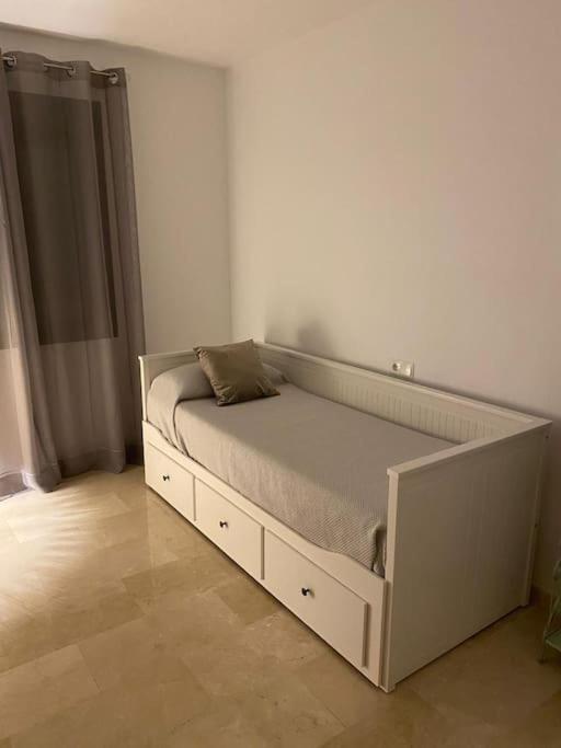 Central Estepona 3 Bed Apt With Pool And Parking Dış mekan fotoğraf